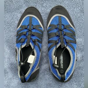 Men’s size 7 Northside water shoes.